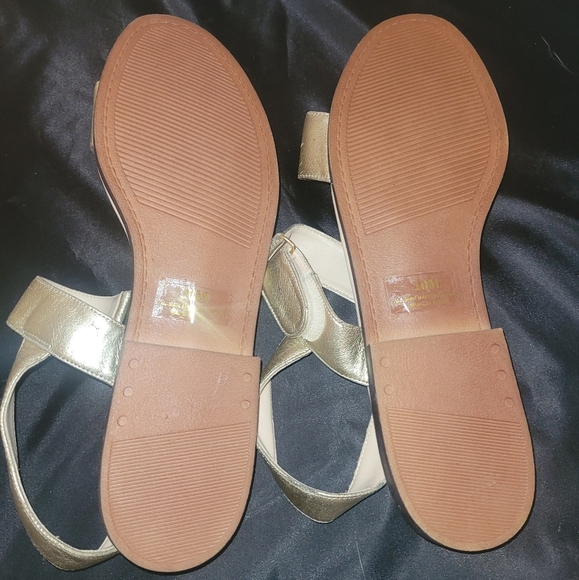 Sandals Gold Luxury velcro adjustable strap Beach Pool Party Cruise Resortwear - Picture 4 of 4